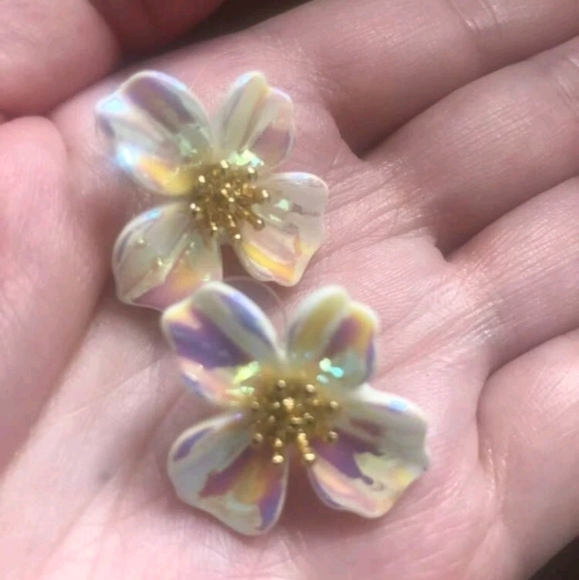 💖2/$30 Boho Gold white Daisy Flower dainty iridescent Stud cottagecore earrings - Picture 11 of 16